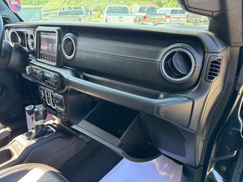 Used 2018 Jeep Wrangler Unlimited Sahara AWD/4WD image 41