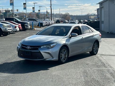 Used 2015 Toyota Camry image 9