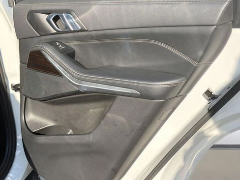 Used 2023 BMW X5 xDrive40i AWD/4WD image 32