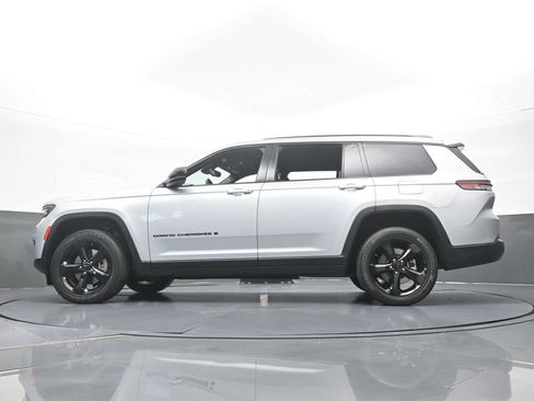 Used 2023 Jeep Grand Cherokee L Laredo RWD image 57