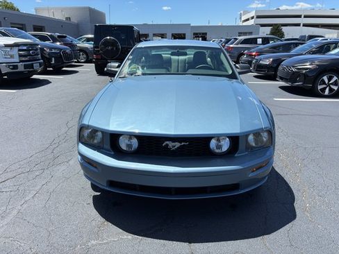 Used 2006 Ford Mustang GT RWD image 2