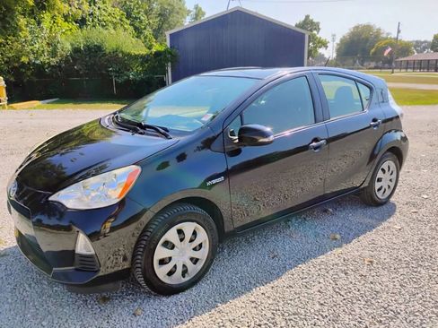 Used 2014 Toyota Prius C Three image 3