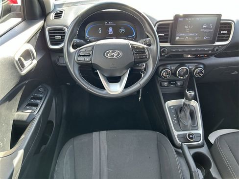 Certified 2023 Hyundai Venue SEL image 3