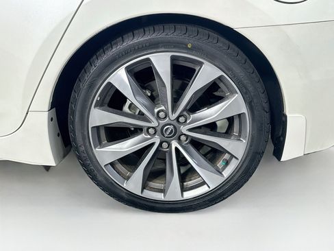 Used 2023 Nissan Maxima Platinum w/ Sport Mat Group FWD image 11