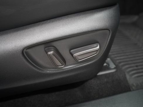 Used 2024 Toyota Highlander XLE AWD/4WD image 63