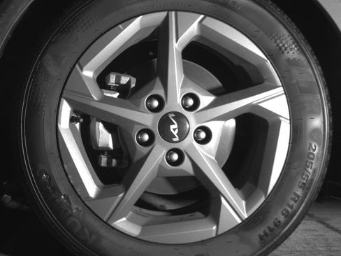 Used 2025 Kia K4 FWD image 12