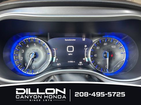 Used 2022 Chrysler Pacifica Touring-L FWD image 29