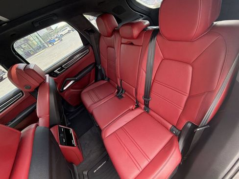 Used 2021 Porsche Cayenne Turbo S AWD/4WD image 29