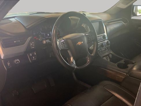 Used 2017 Chevrolet Suburban LT RWD image 17