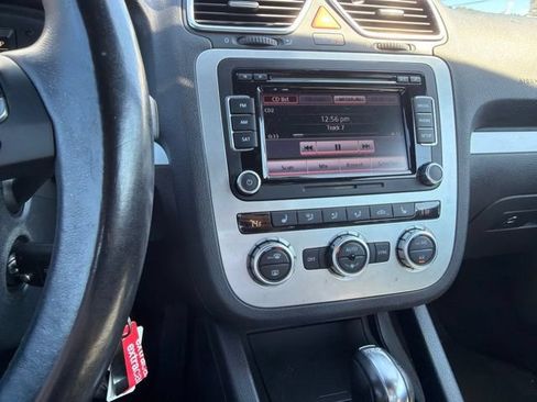 Used 2013 Volkswagen Eos Komfort FWD image 3