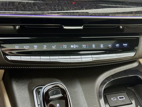 Used 2022 Cadillac Escalade Premium Luxury w/ Performance Package AWD/4WD image 16