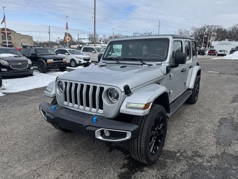 Used 2023 Jeep Wrangler Unlimited Sahara image 3