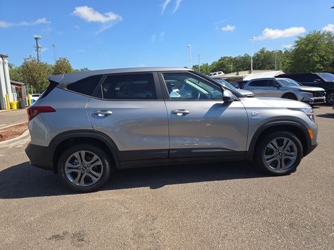 Certified 2023 Kia Seltos LX AWD/4WD image 9