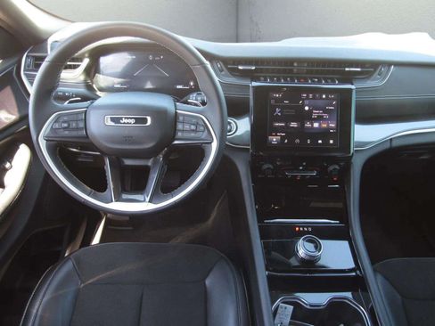 Used 2023 Jeep Grand Cherokee L Laredo RWD image 17