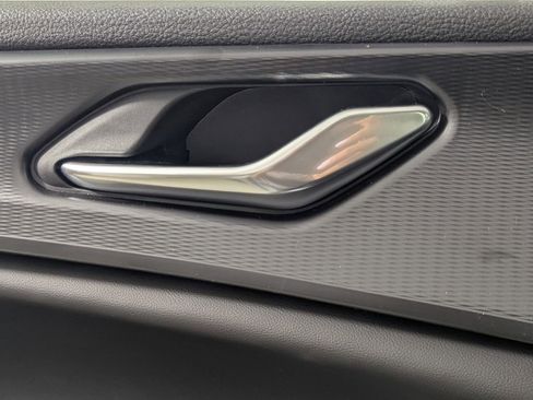 New 2025 Jeep Grand Cherokee Altitude image 17