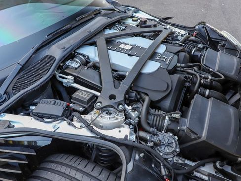 Used 2019 Aston Martin DBS Superleggera RWD image 8