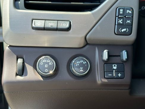 Used 2018 GMC Yukon Denali w/ Denali Ultimate Package image 25