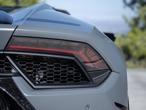 Used 2018 Lamborghini Huracan Performante image 95