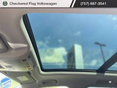 Used 2021 Volkswagen Tiguan SE w/ Panoramic Sunroof Package AWD/4WD image 20