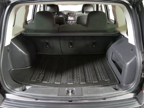 Used 2016 Jeep Patriot Latitude AWD/4WD image 18