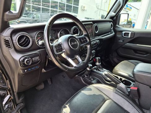 Used 2022 Jeep Wrangler Unlimited Sahara w/ Cold Weather Group AWD/4WD image 12