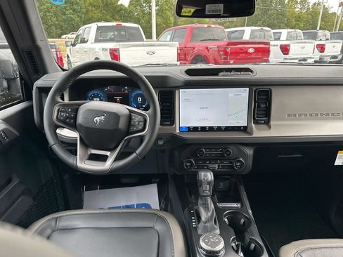 New 2025 Ford Bronco Outer Banks AWD/4WD image 15