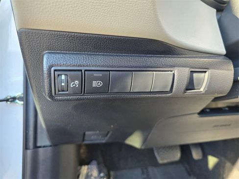 Certified 2025 Toyota Corolla LE image 32