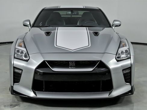 Used 2020 Nissan GT-R Premium image 5