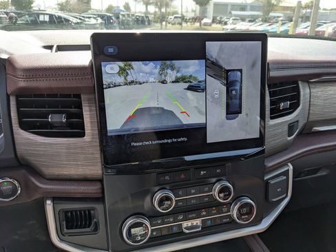 Used 2024 Ford Expedition Limited image 22