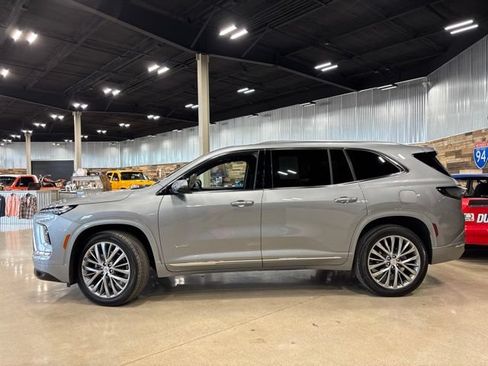 Used 2026 Buick Enclave Avenir w/ LPO, Floor Liner Package AWD/4WD image 1