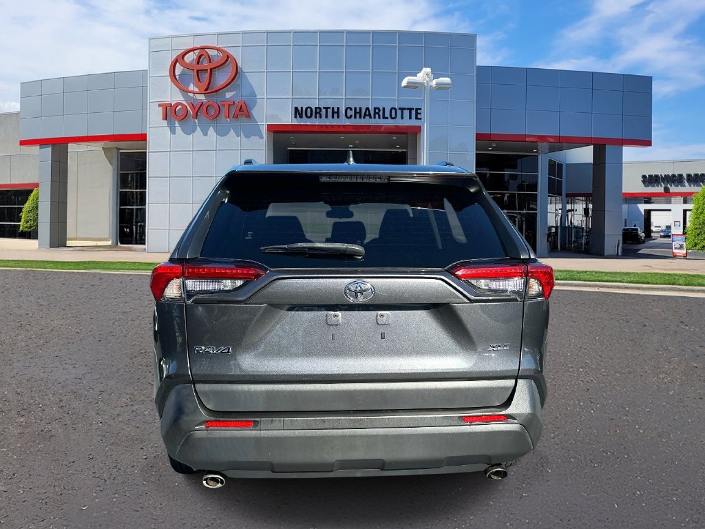 Used 2019 Toyota RAV4 XLE FWD image 5