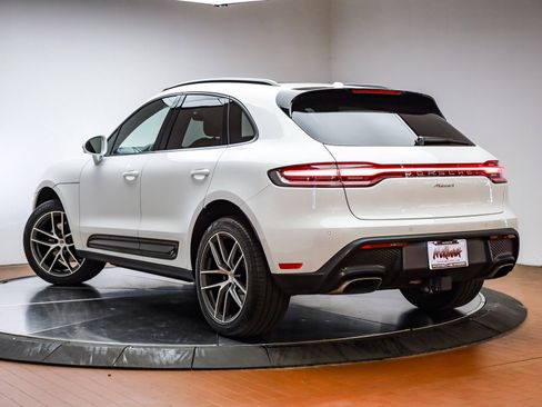 Used 2025 Porsche Macan image 3