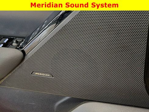 Used 2025 Land Rover Range Rover Velar Dynamic SE image 28