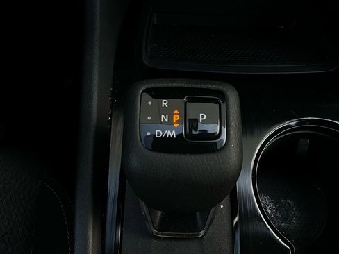 Used 2025 Nissan Rogue SV image 24