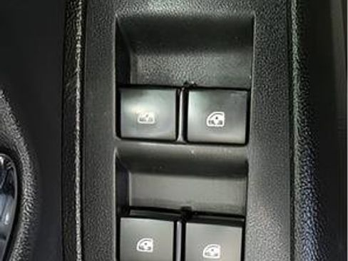 Used 2019 Chevrolet Trax LT w/ LT Convenience Package FWD image 13