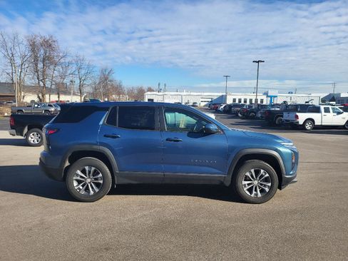 Used 2025 Chevrolet Equinox LT image 2