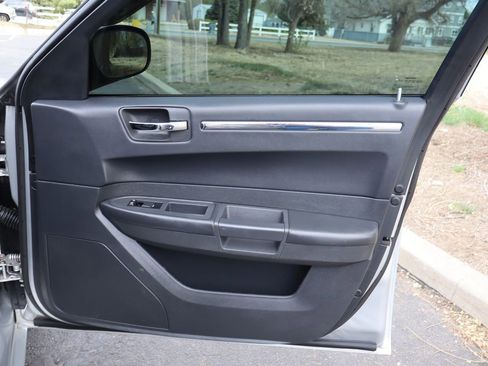 Used 2010 Chrysler 300 Touring image 26