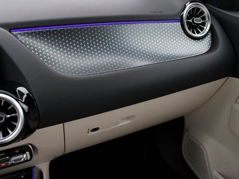 New 2025 Mercedes-Benz GLA 250 4MATIC image 37