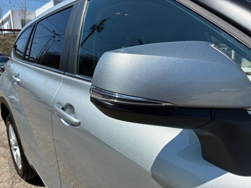 Used 2025 Toyota Highlander LE FWD image 21