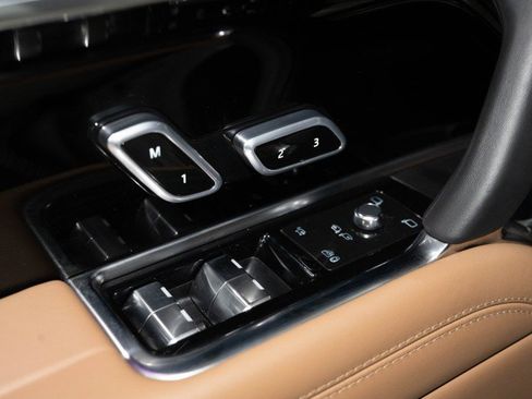 Used 2025 Land Rover Range Rover Autobiography AWD/4WD image 20
