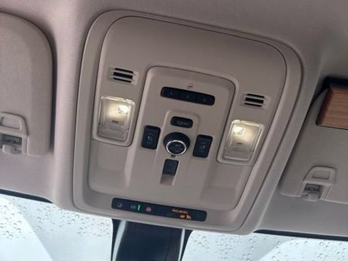 Used 2022 GMC Yukon Denali AWD/4WD image 29