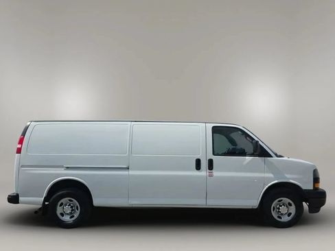 Used 2020 Chevrolet Express 3500 Extended w/ Driver Convenience Package RWD image 9