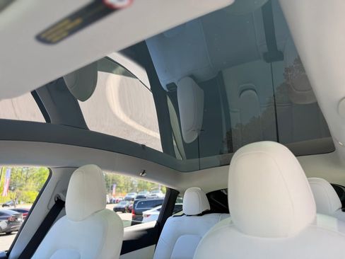 Used 2022 Tesla Model Y Long Range image 47