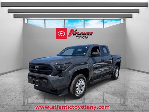 Certified 2025 Toyota Tacoma SR5 AWD/4WD image 4