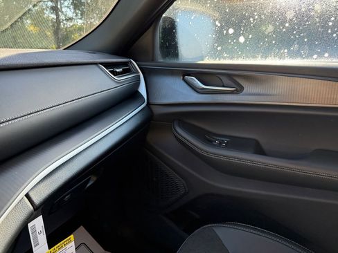 New 2025 Jeep Grand Cherokee Altitude image 25