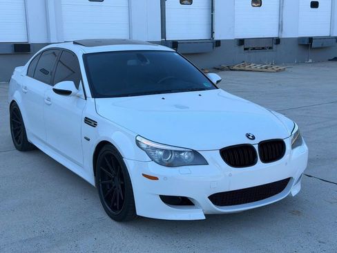 Used 2010 BMW M5 image 1