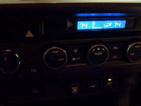 Used 2022 Toyota Tacoma TRD Sport image 18