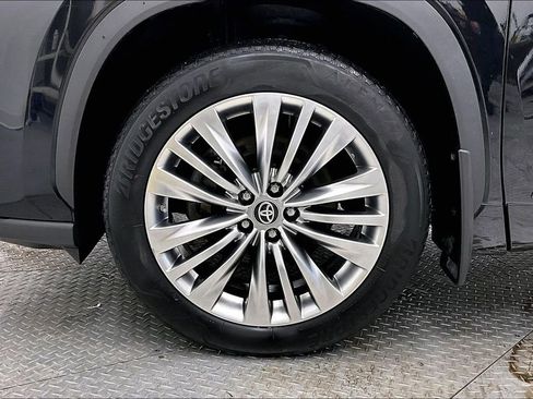 Used 2023 Toyota Highlander Platinum image 8