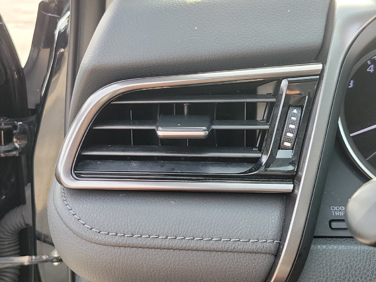Used 2022 Toyota Camry LE FWD image 31