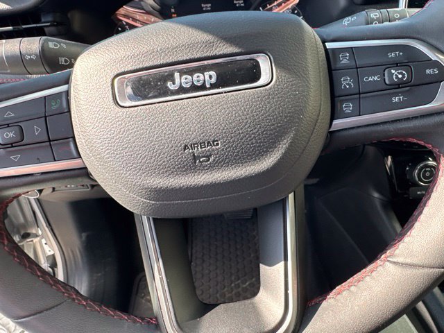 Used 2025 Jeep Compass Trailhawk AWD/4WD image 30